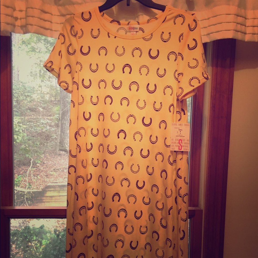 BNWT LuLaRoe Horseshoe Small Carly